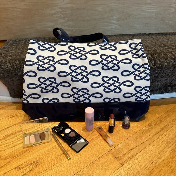 Estée Lauder makeup and tote bag